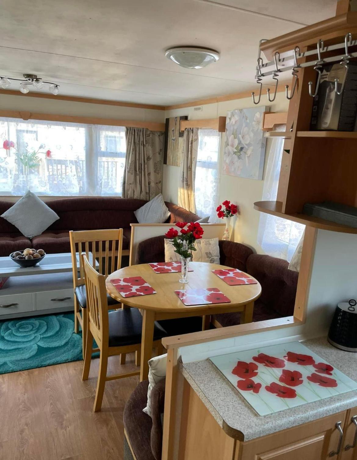 Lovley 3 Bedroom Static Caravan In Clarach Bay Aberystwyth Exterior photo