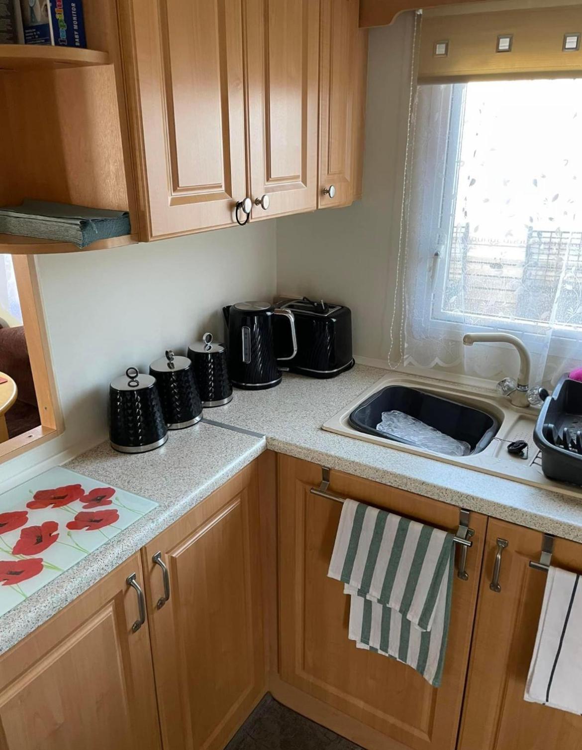 Lovley 3 Bedroom Static Caravan In Clarach Bay Aberystwyth Exterior photo